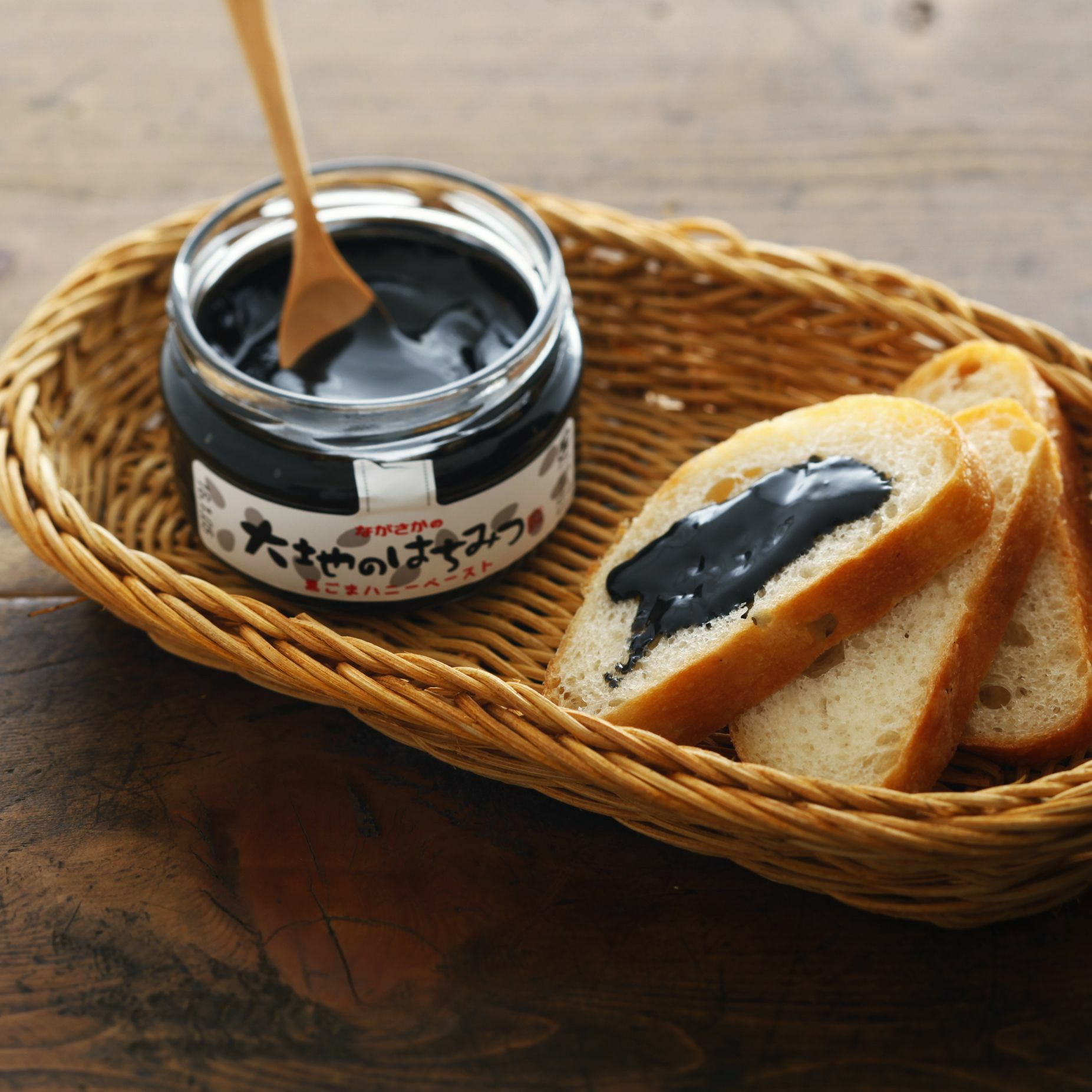 大地のはちみつ 黒ごまハニーペーストの通販｜はちみつ専門店 長坂養蜂場