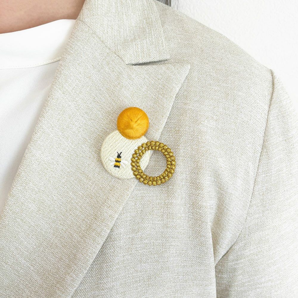  000 アンサンブルブローチ